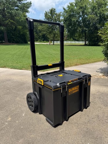 Dewalt large rolling toolbox - dewalt,