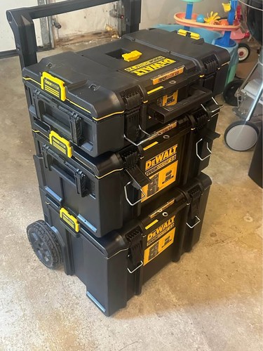 Dewalt large rolling toolbox - dewalt,